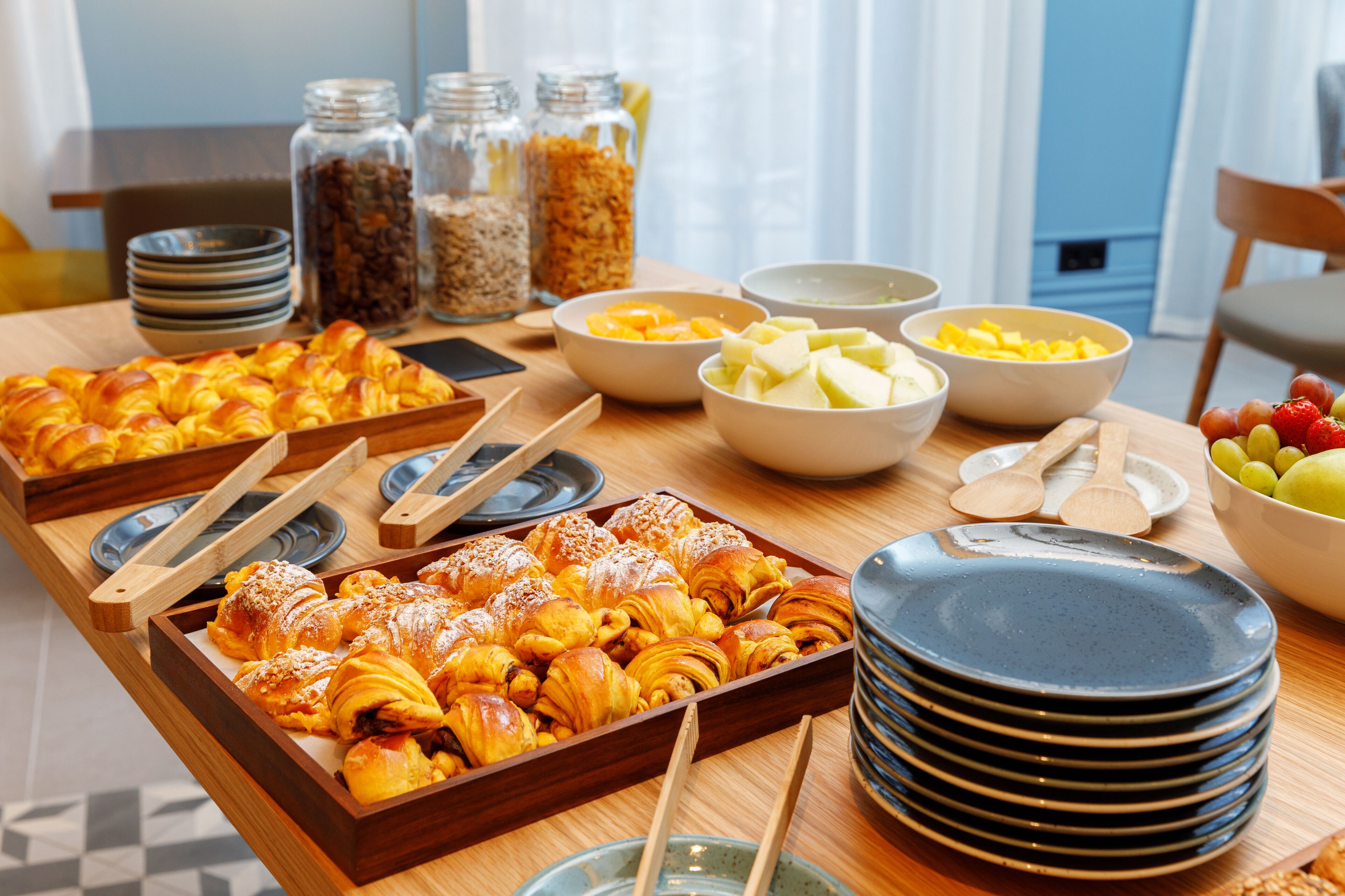 daily continental breakfast (eur 15 per person)