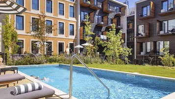 Outdoor pool, pool umbrellas, sun loungers