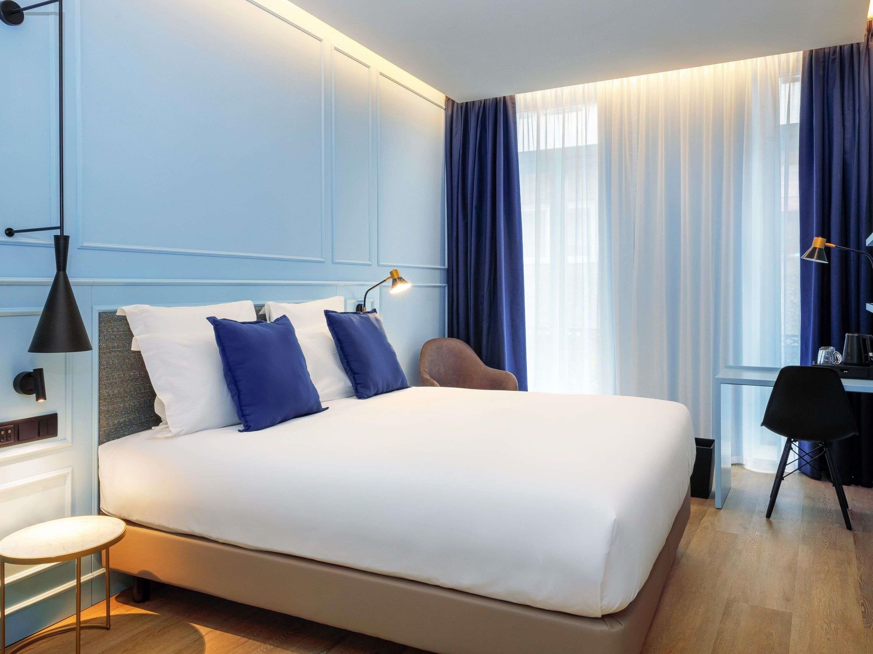Klassieke Twin kamer, Meerdere bedden, kamers met tussendeur | Een minibar, een bureau, verduisterende gordijnen, geluiddichte muren