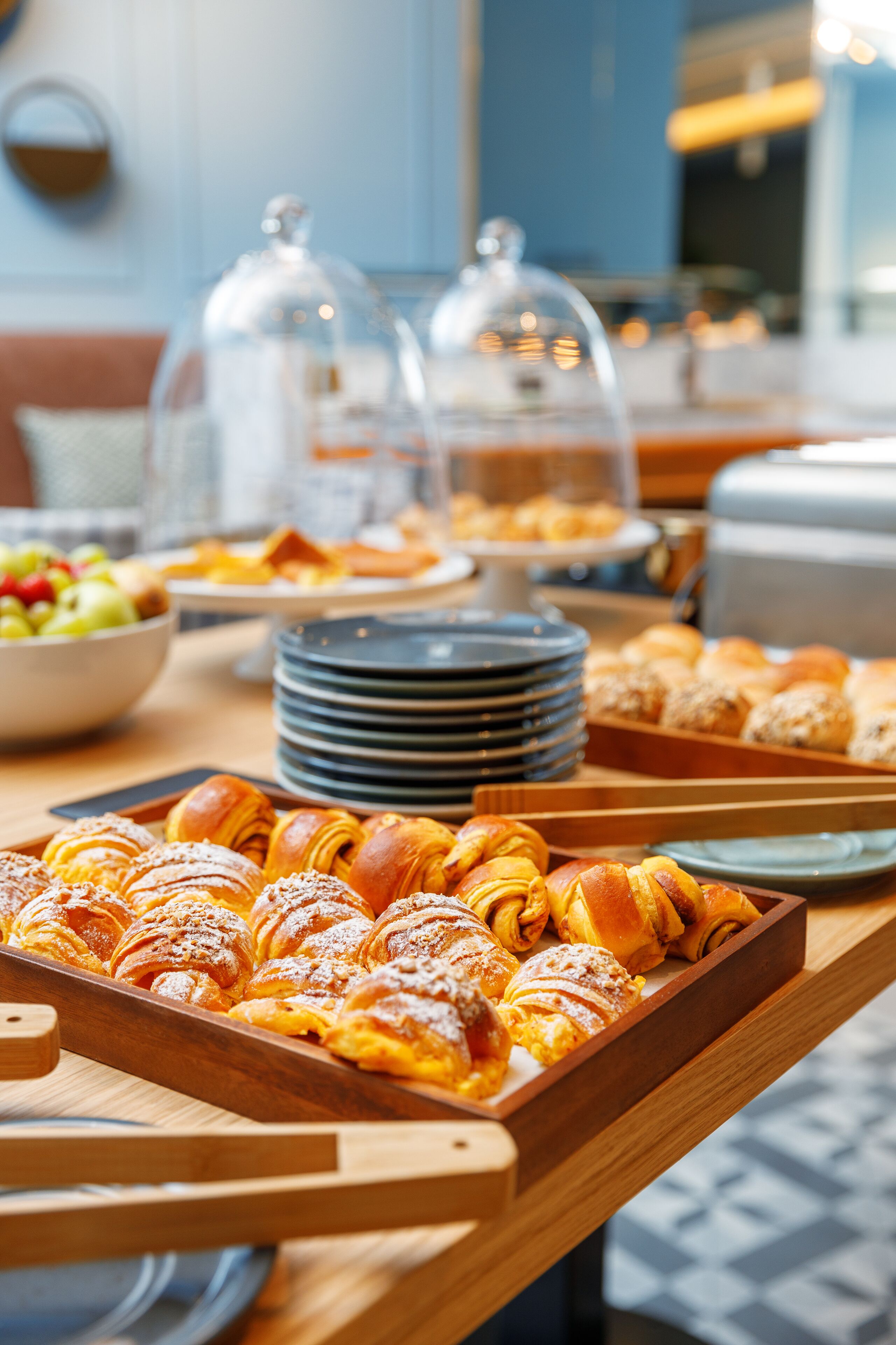 daily continental breakfast (eur 15 per person)