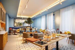 Kontinental frukost varje dag (EUR 15 per person)