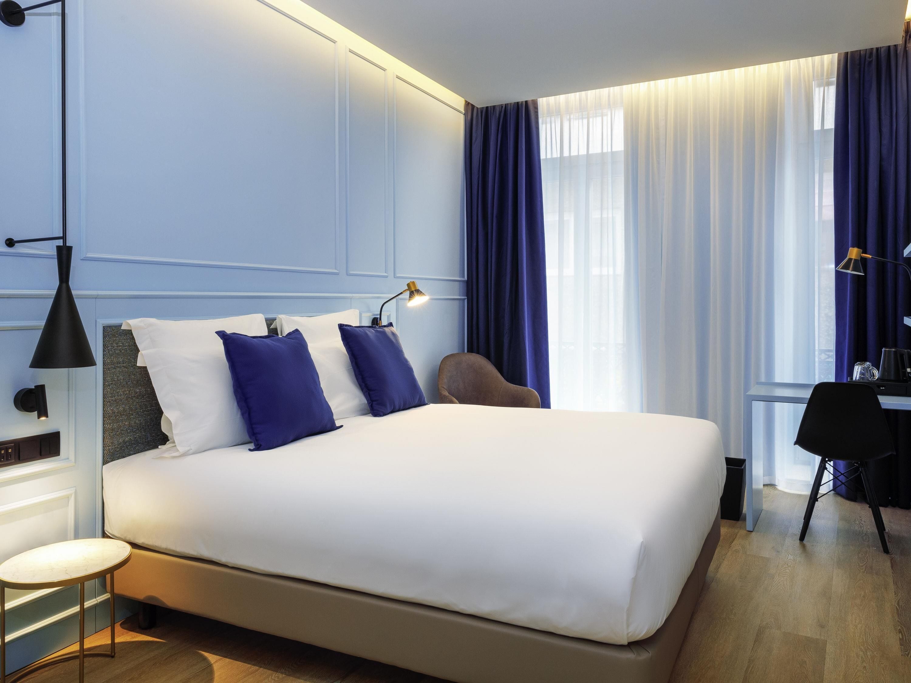 Minibar, skrivebord, blendingsgardiner og lydisolert