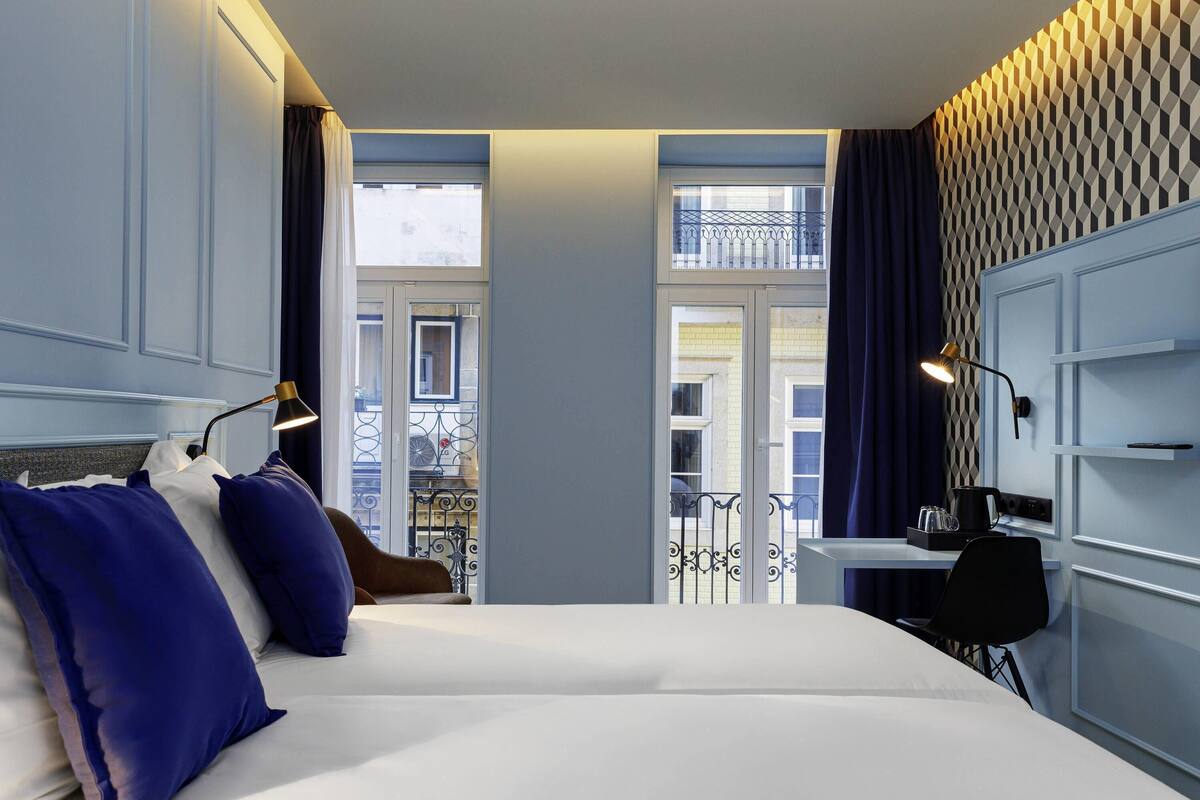 Classic Twin Room, 2 Single Beds | Minibar, desk, blackout curtains, soundproofing