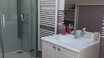 クラシック ダブルルーム 共用バスルーム ガーデンビュー (Qualité tourisme) | バスルーム