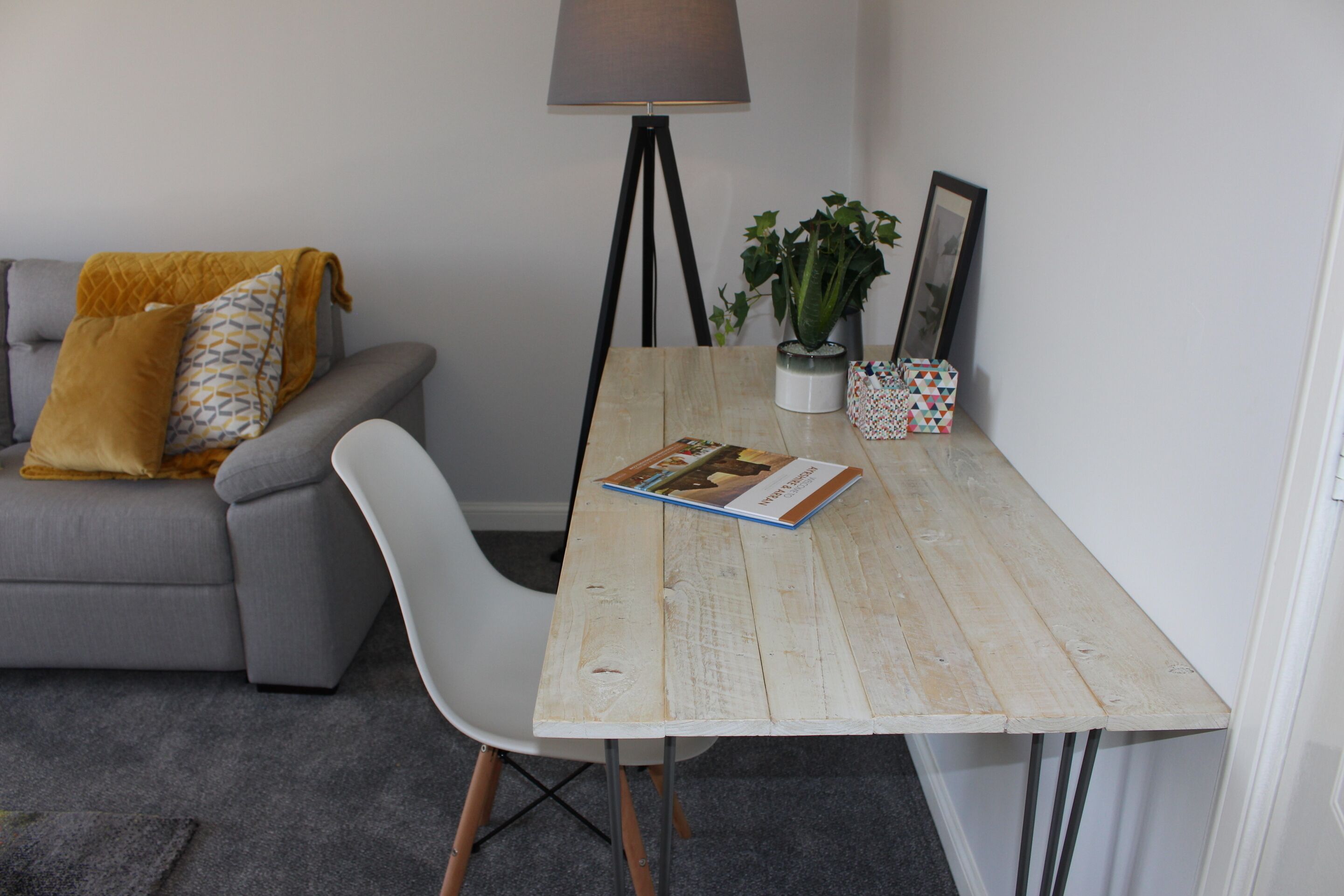 Deluxe Apartment, Ensuite, River View | Lounge