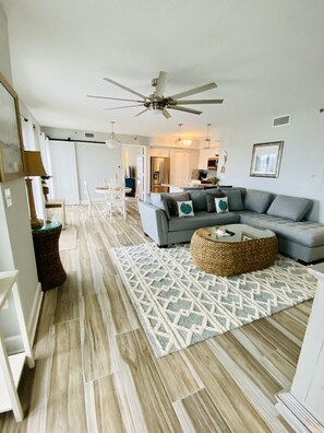 Televisor intel·ligent i estèreo 