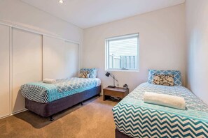 3 bedrooms, iron/ironing board, WiFi, bed sheets