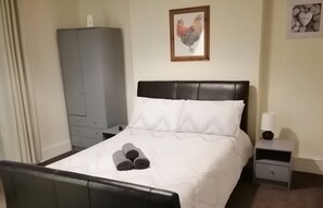 Quarto casal, suíte (Room 3) | Wi-Fi de cortesia, roupa de cama