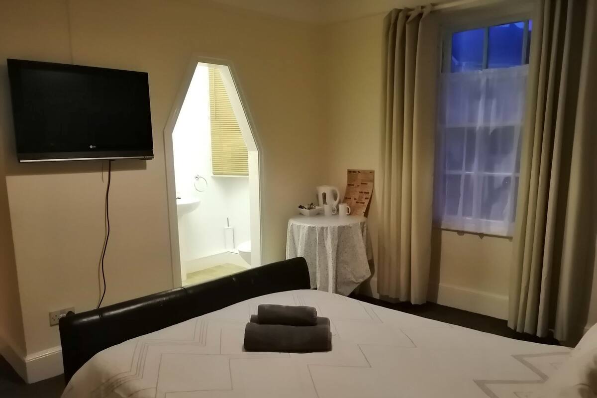 Double Room, Ensuite (Room 1) | Free WiFi, bed sheets