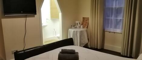 Chambre Double, salle de bains attenante (Room 1) | Wi-Fi gratuit, draps fournis