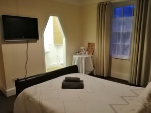 Quarto casal, suíte (Room 1) | Wi-Fi de cortesia, roupa de cama
