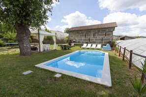Outdoor pool - Quinta de Carvalhal - Holiday Home (Guimarães - S. Martinho de Candoso)