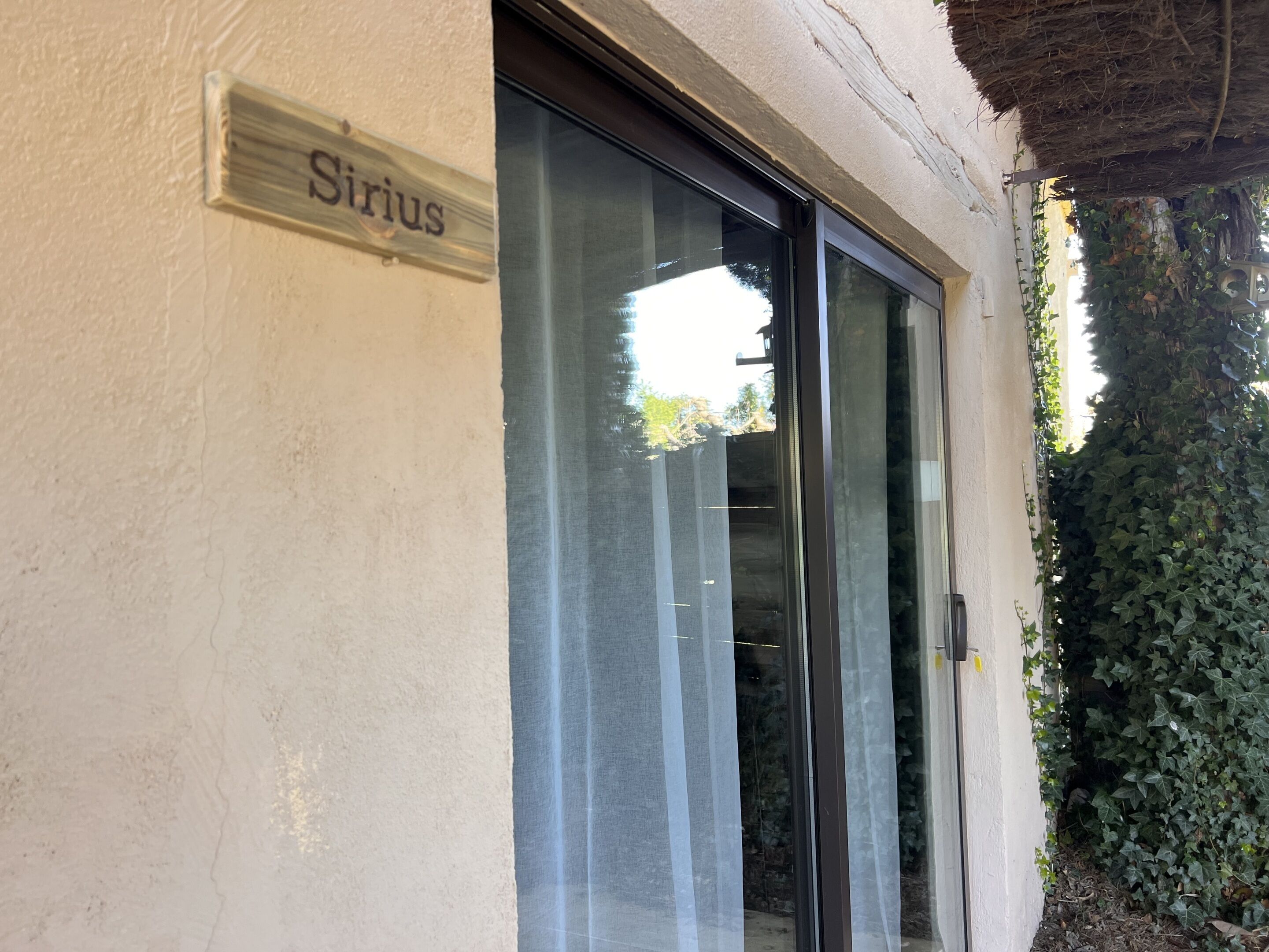 Suite, salle de bains attenante, vue piscine (Sirius) | Extérieur
