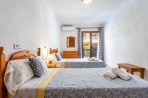 3 habitaciones, tabla de planchar con plancha y cuna de viaje 