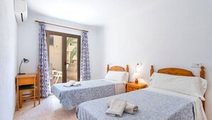 A hotel room with two beds, a desk, and a chair. - M0 Large apartment of 100 m2 + terraces (Sant Jordi)