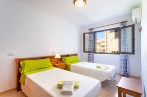 3 bedrooms, desk, iron/ironing board, travel cot