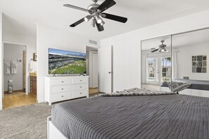 3 bedrooms, desk, iron/ironing board, travel cot