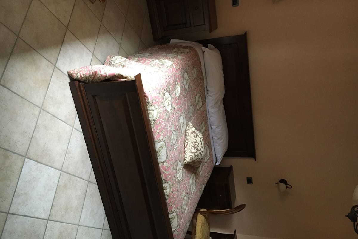 Ropa de cama hipoalergénica, cubrecamas y wifi gratis 