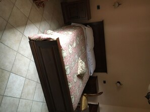 Basic Double or Twin Room | 1 bedroom, hypo-allergenic bedding, down comforters, free WiFi