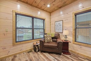 Een smart-tv en een open haard