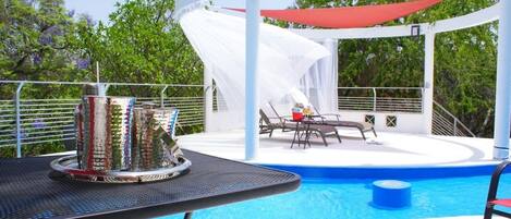 حمّام سباحة خارجي