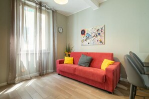 TV - Pepi Modern apartment for rent in Florence by Mmega (Florence)
