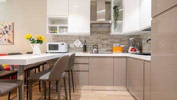 Fridge, microwave, stovetop