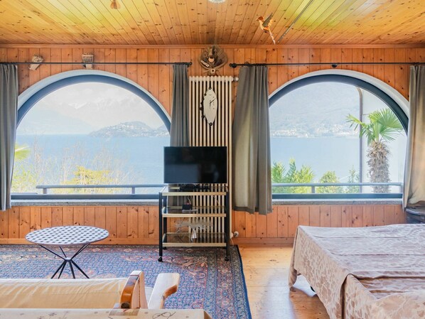 1 chambre, lit de bébé portatif, literie fournie