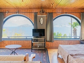 1 Schlafzimmer, Reisekinderbett, Bettwäsche