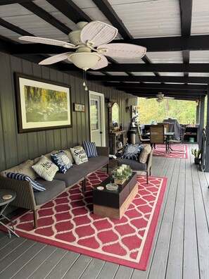 المنشأة من الداخل