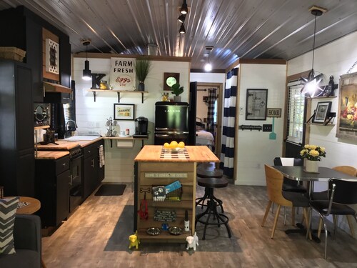 Coco's Cabin #3, Where pets stay free