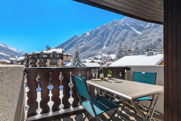Outdoor dining - Chamonix Sud - Bâtiment Iris 359, Chamonix, France (Chamonix)