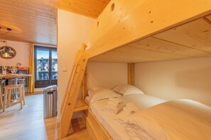 1 chambre, fer et planche à repasser, literie fournie