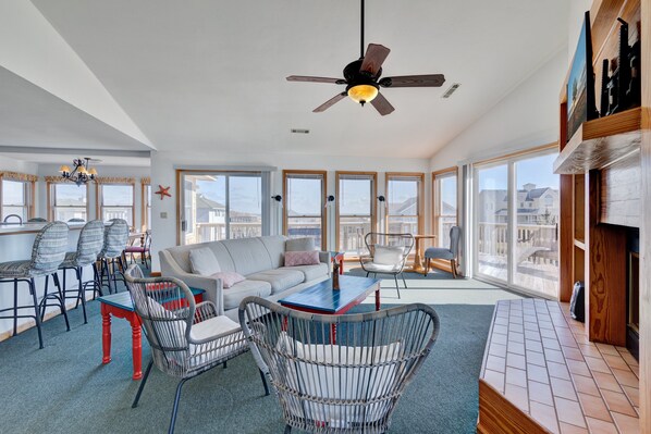 TV, stereo - 1509 - Sandpiper, Ocean Views and a very Short Walk to the Beach w/Private Pool! (Corolla)
