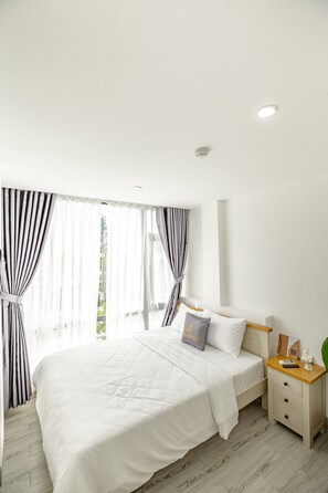 Desk, free WiFi - Bed Station Hostel (Quy Nhon)