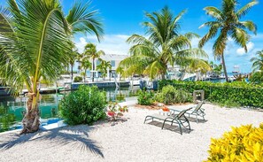 Unclassified image, 4 of 35, button - Breeze On Inn 2-bedroom, 2-bath mobile home in Grassy Key with dockage (Marathon)