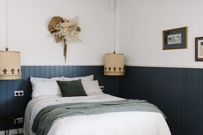 2 bedrooms, iron/ironing board, free WiFi, bed sheets - Heartwood Farm | Byron Bay | Luxury Farm Stay (Federal)