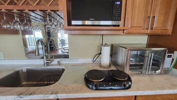 冰箱、微波炉、烤箱、炉灶