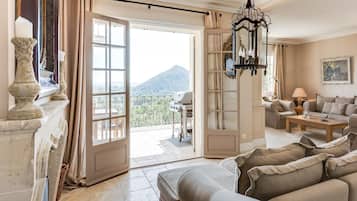 Télévision, cheminée, lecteur de DVD