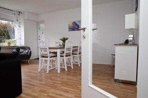 Unclassified image, 2 of 22, button