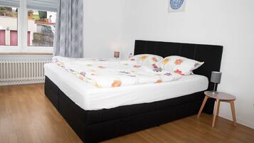 3 Schlafzimmer, Reisekinderbett, WLAN, Bettwäsche
