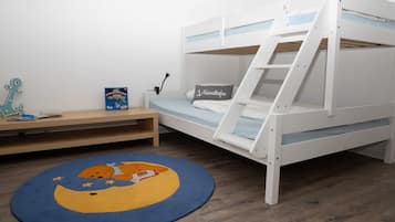3 quartos, berço de viagem, Wi-Fi, roupa de cama