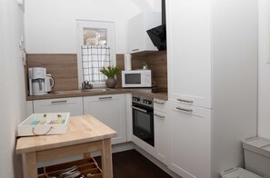 Refrigerador, microondas, horno y lavavajillas 