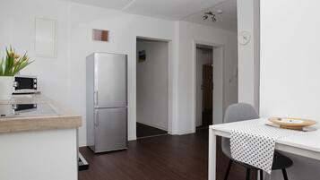 KĂŒhlschrank, Mikrowelle, Ofen, GeschirrspĂŒler