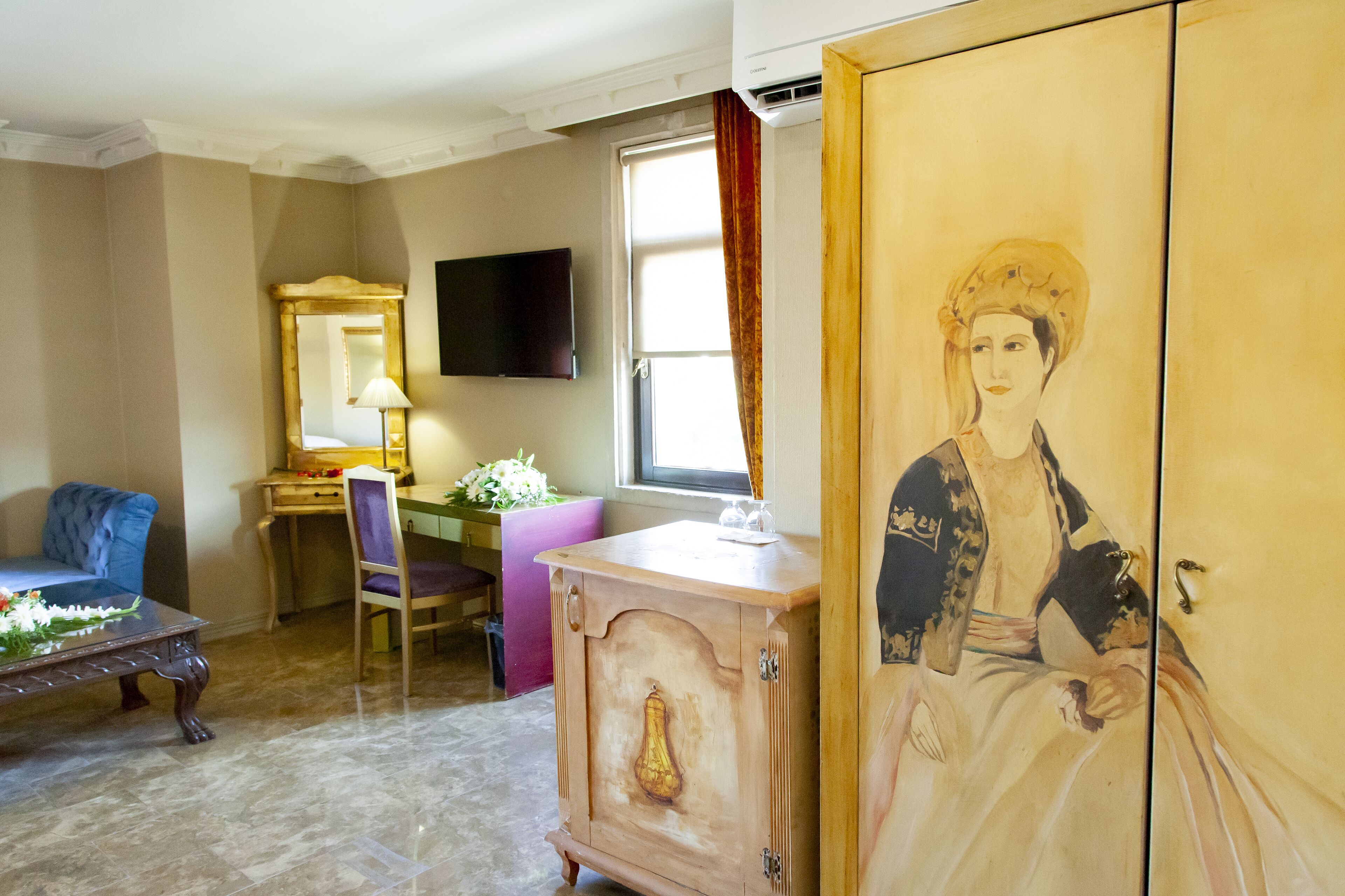 junior room | living area | lcd tv