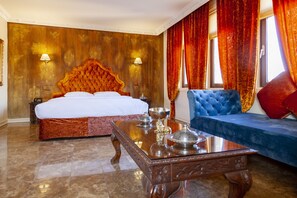 Premium bedding, minibar, desk, laptop workspace - Ala Han Boutique Hotel (Sanliurfa)