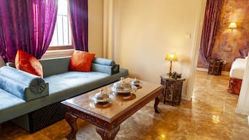 Suite exclusiva | Ropa de cama de alta calidad, minibar, escritorio
