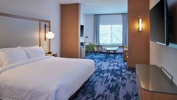 Schreibtisch, laptopgeeigneter Arbeitsplatz, Bügeleisen/Bügelbrett