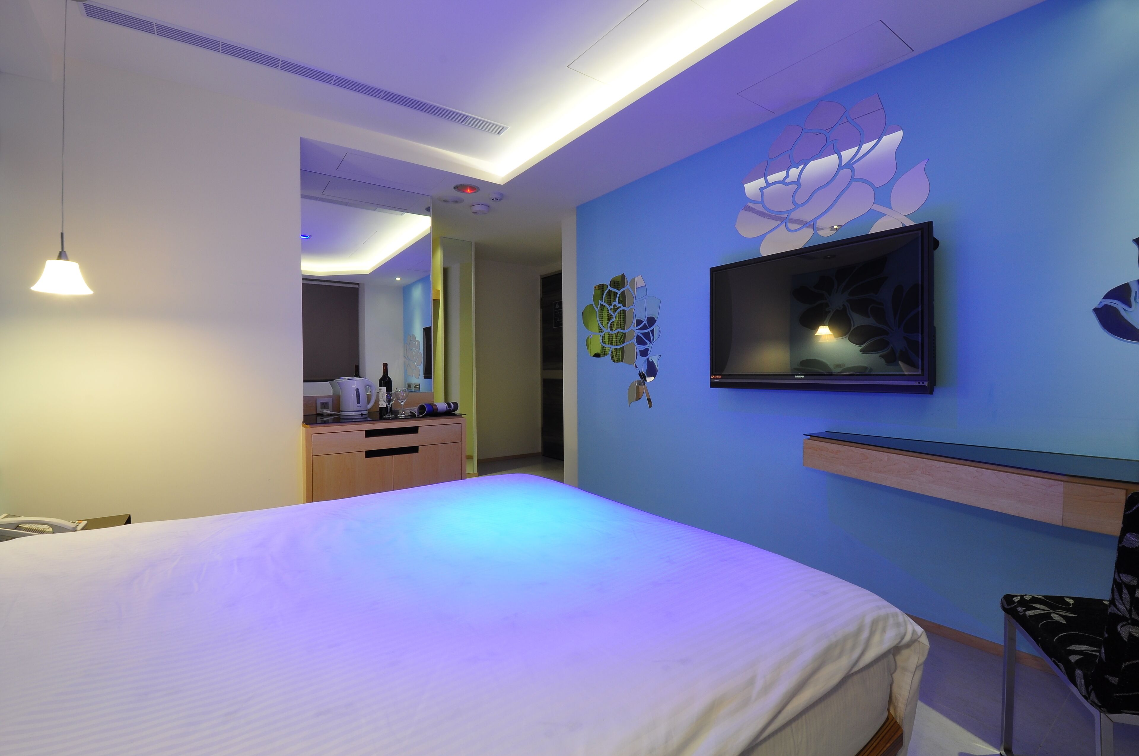 standard double room | 1 bedroom, desk, laptop workspace, blackout curtains