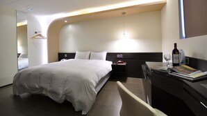 A modern hotel room with a large bed, bedside tables, a desk with a chair, and a mirror. - Hotel 20 Alley (New Taipei City)
